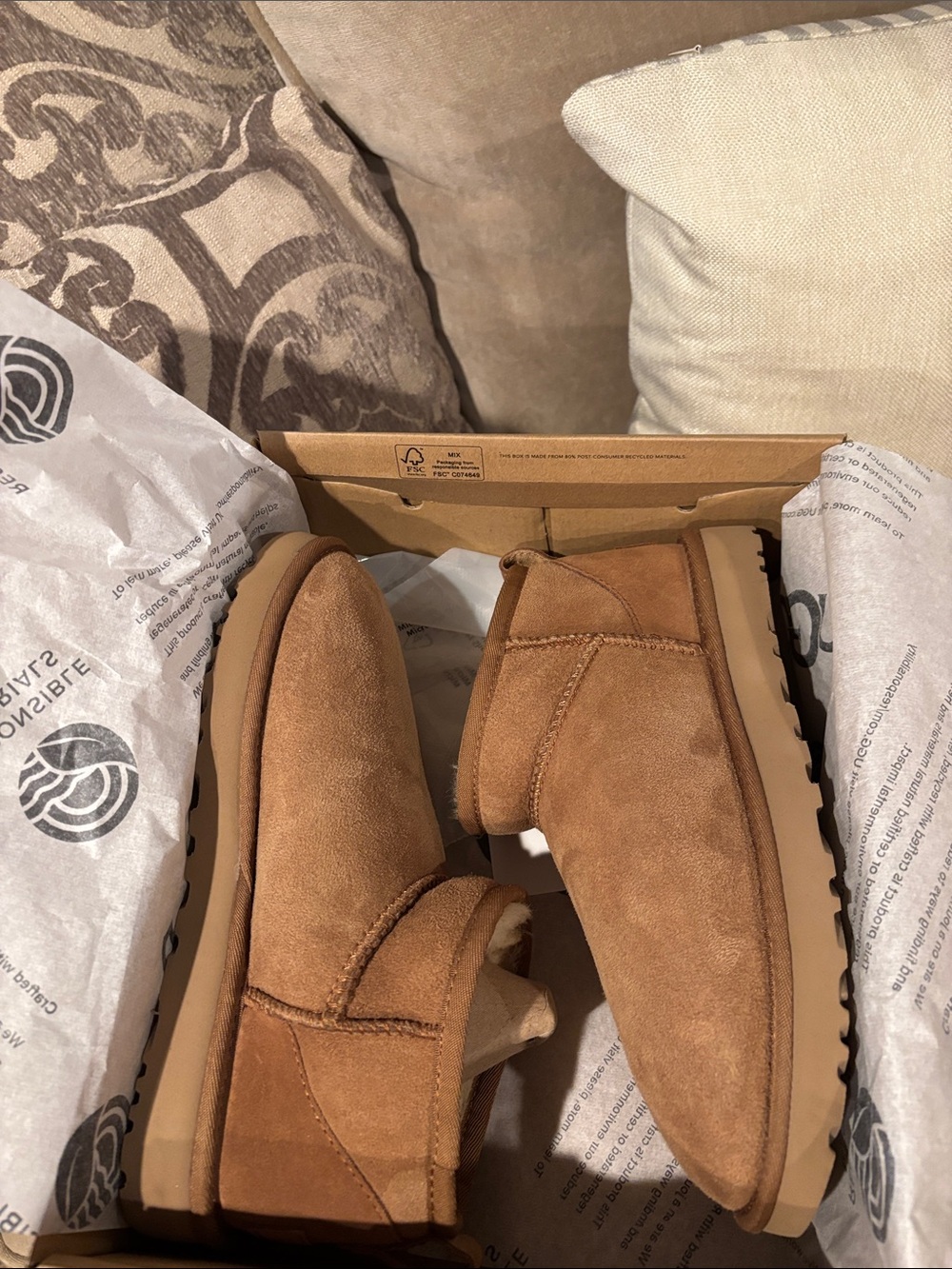 Ugg Women’s Classic Ultra Mini (Cozy Suede Shearling Ankle Boots - Chestnut) - Picture 4 of 6